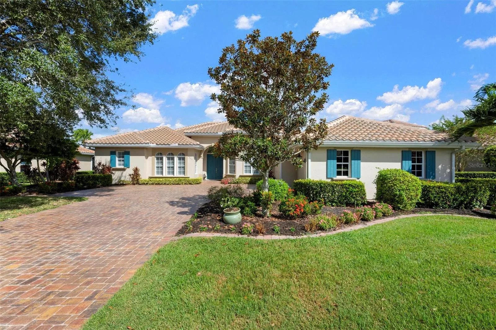 225 PESARO DR