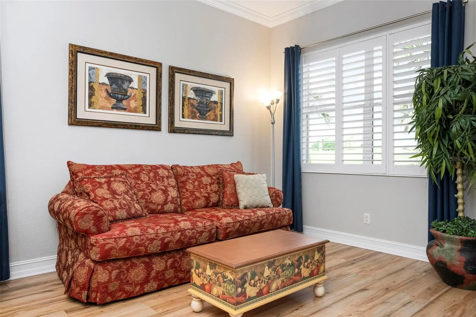 225 PESARO DR