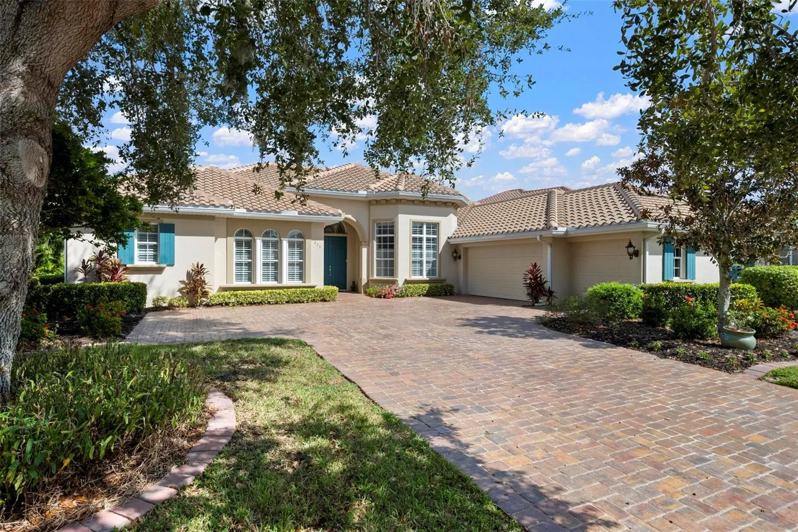 225 PESARO DR