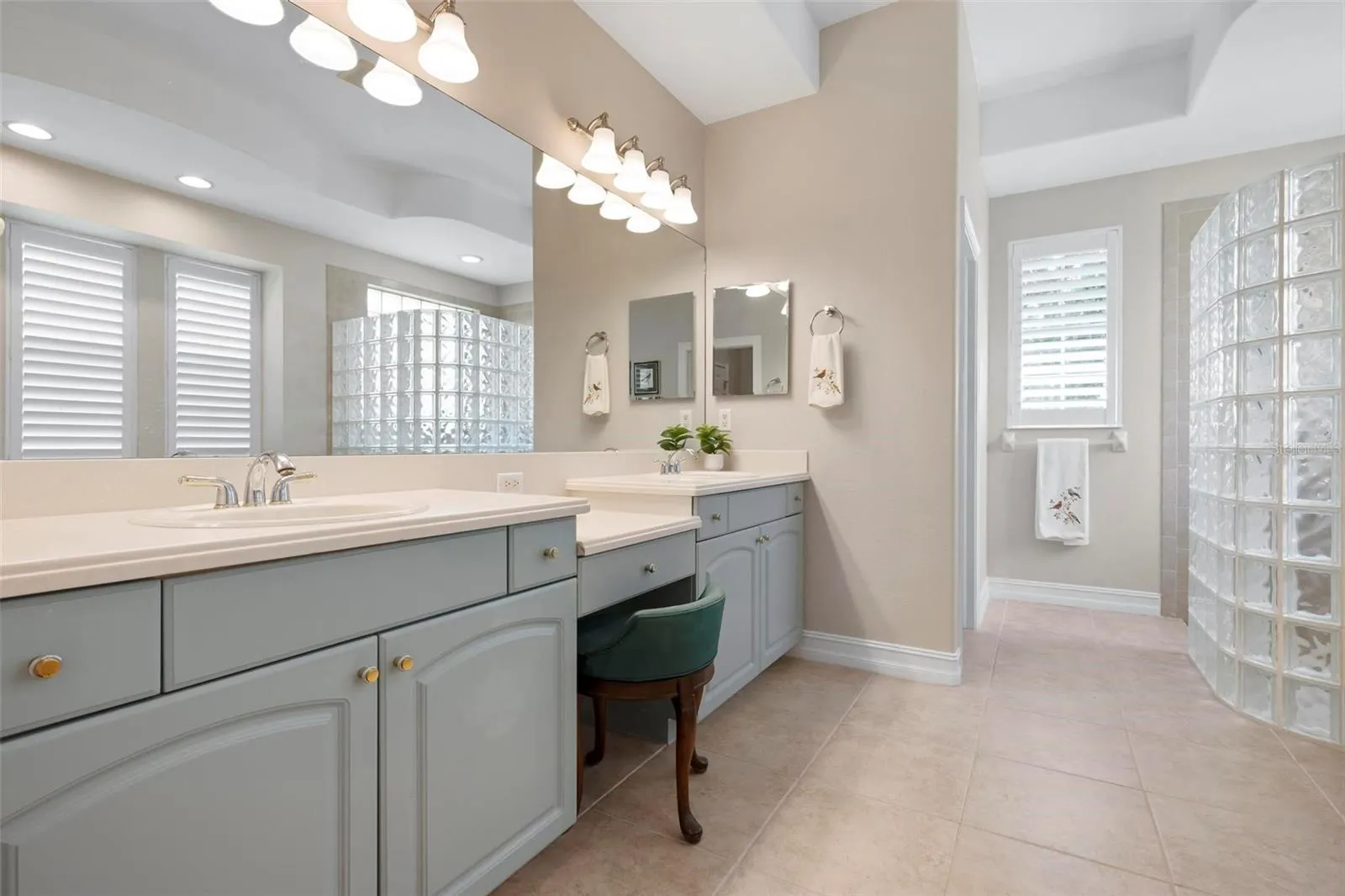 225 PESARO DR