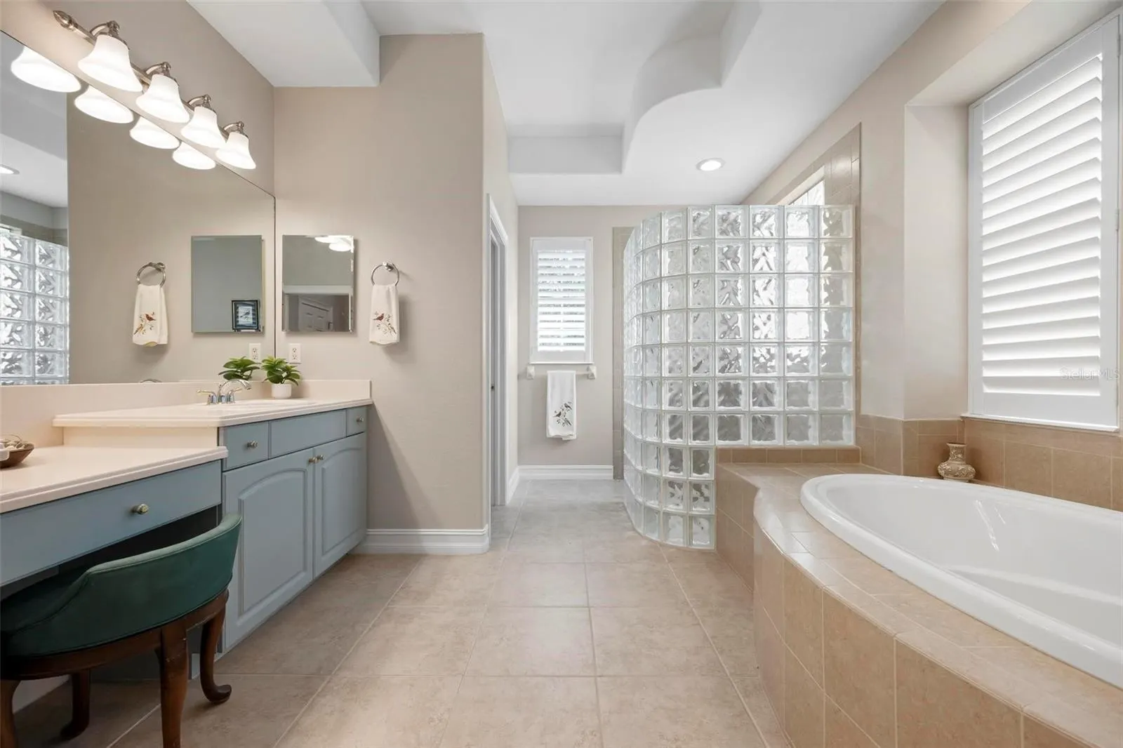 225 PESARO DR