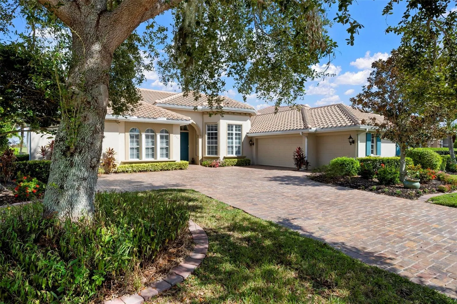 225 PESARO DR