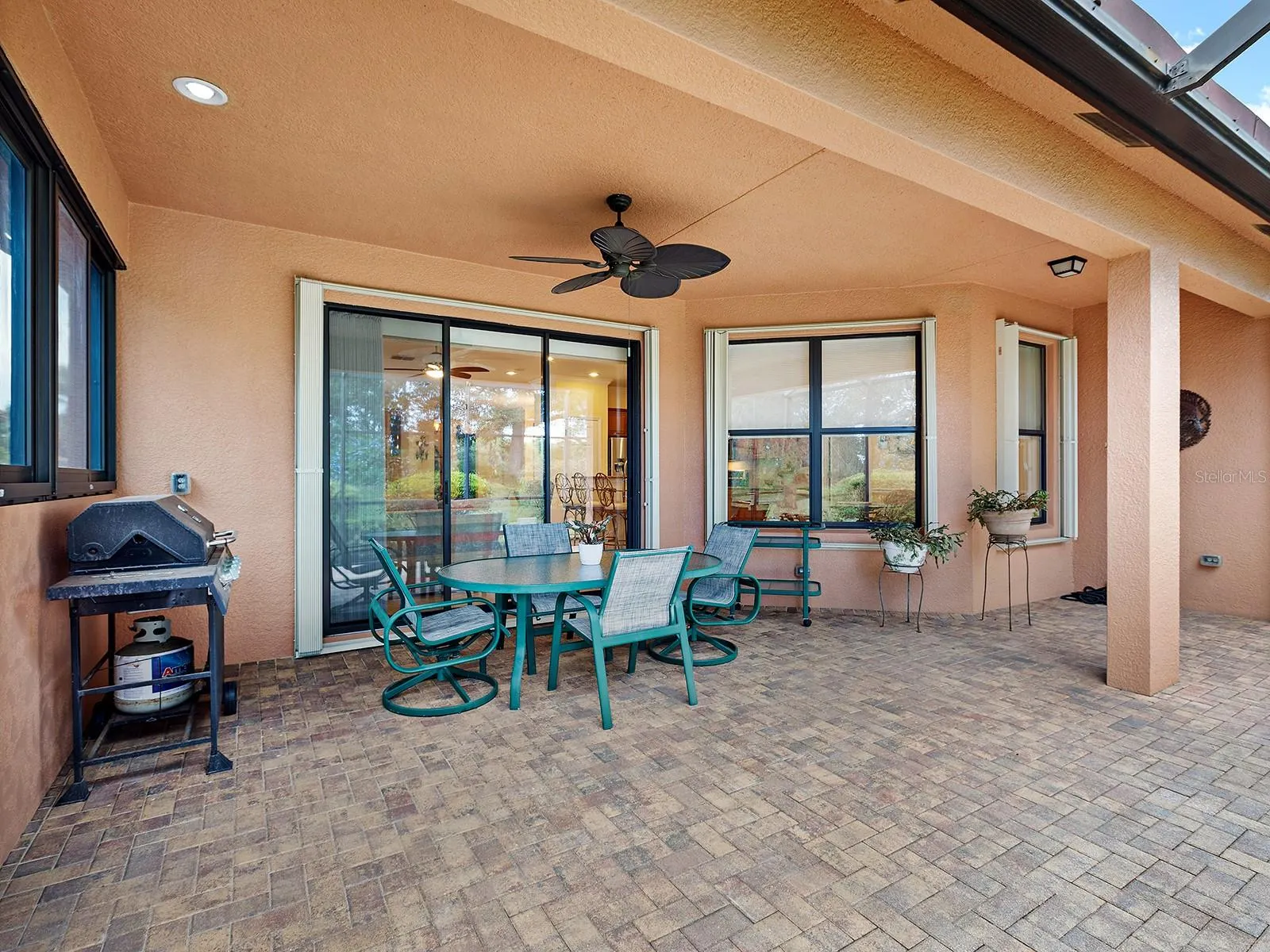 20611 PEZZANA DR