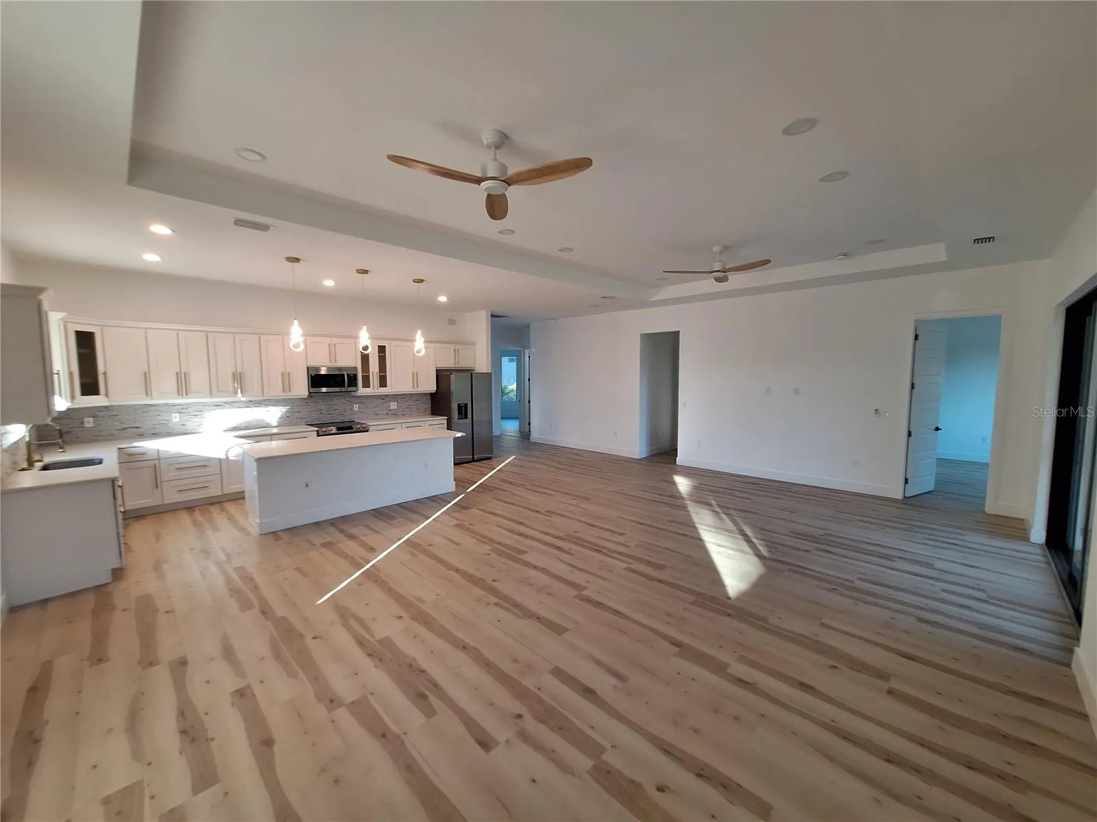 289 ALBATROSS RD