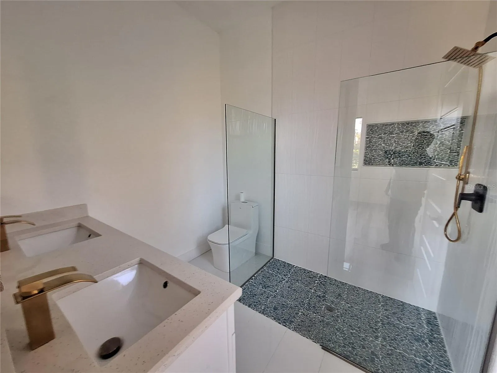289 ALBATROSS RD
