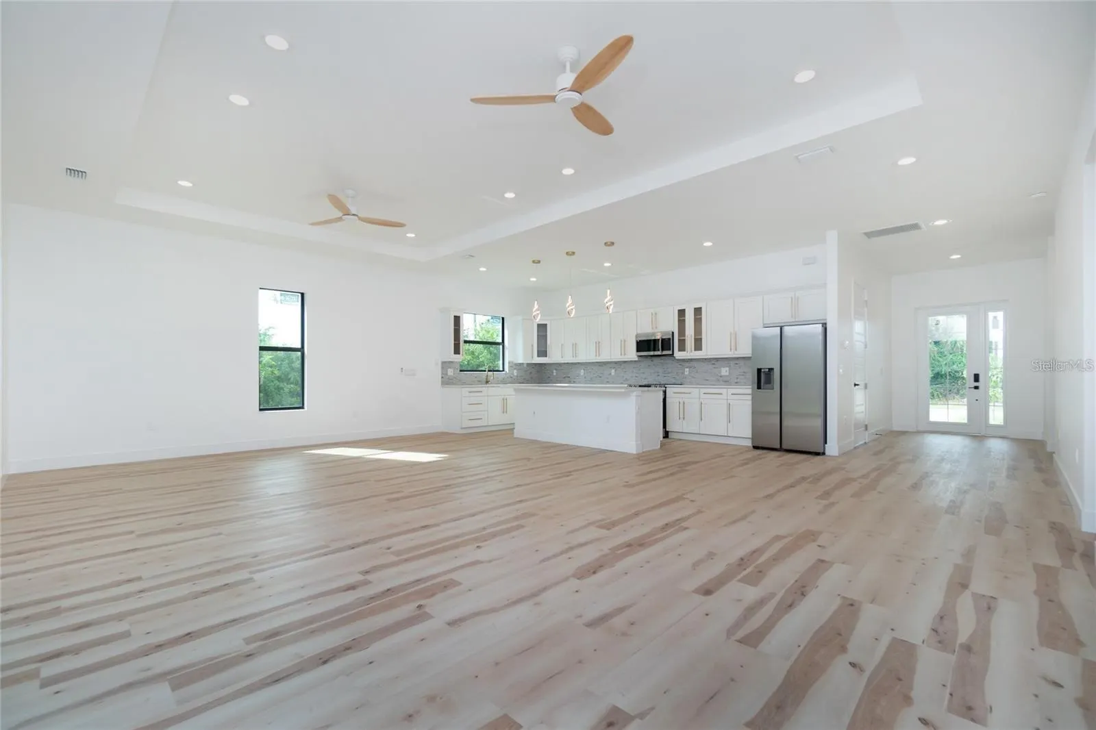 289 ALBATROSS RD