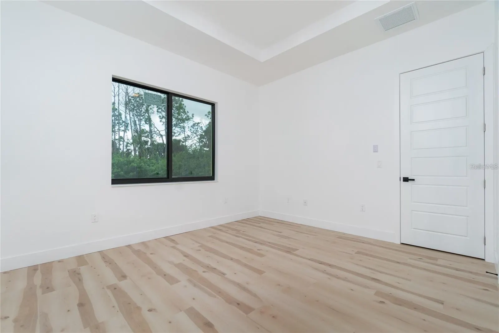 289 ALBATROSS RD