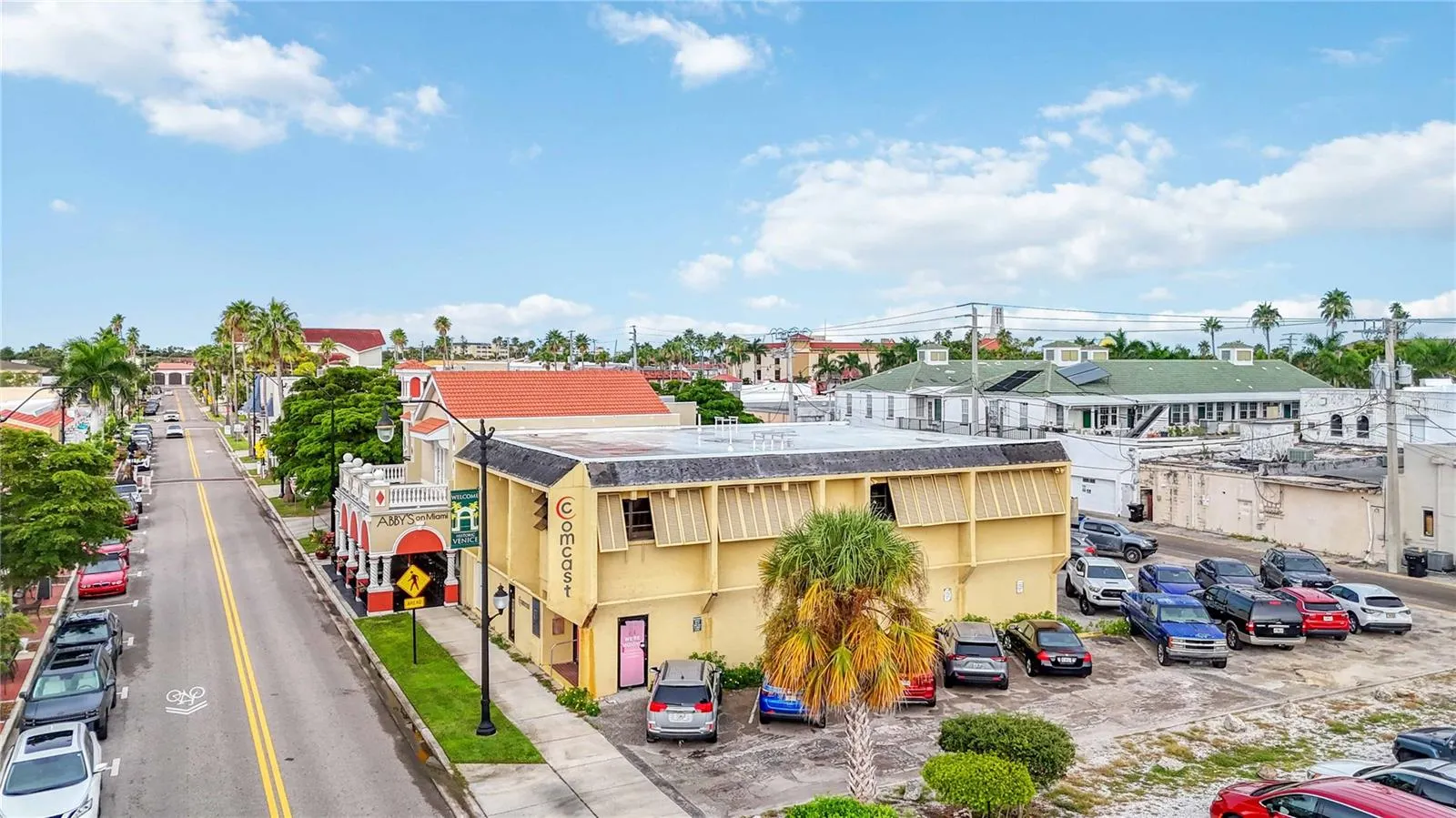 214 MIAMI AVE E