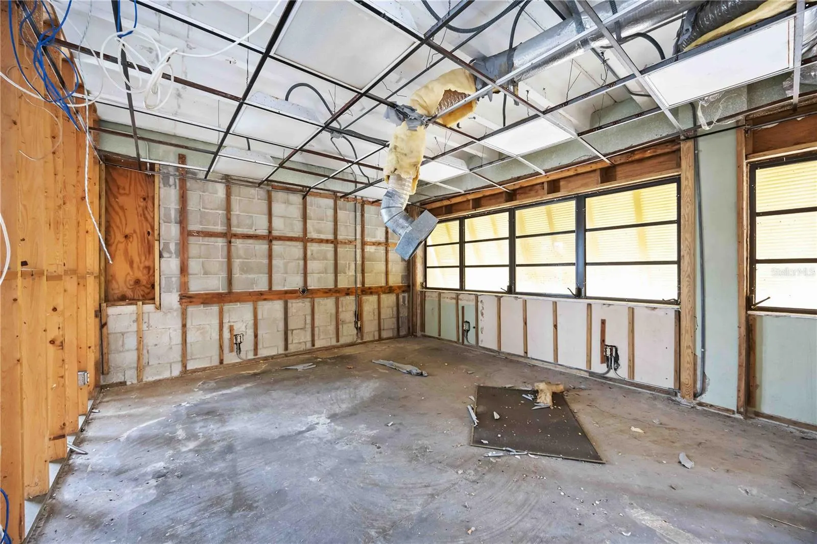 214 MIAMI AVE E