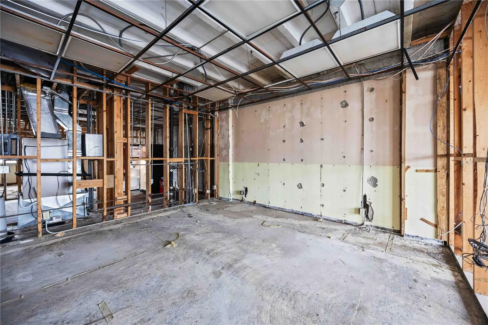 214 MIAMI AVE E