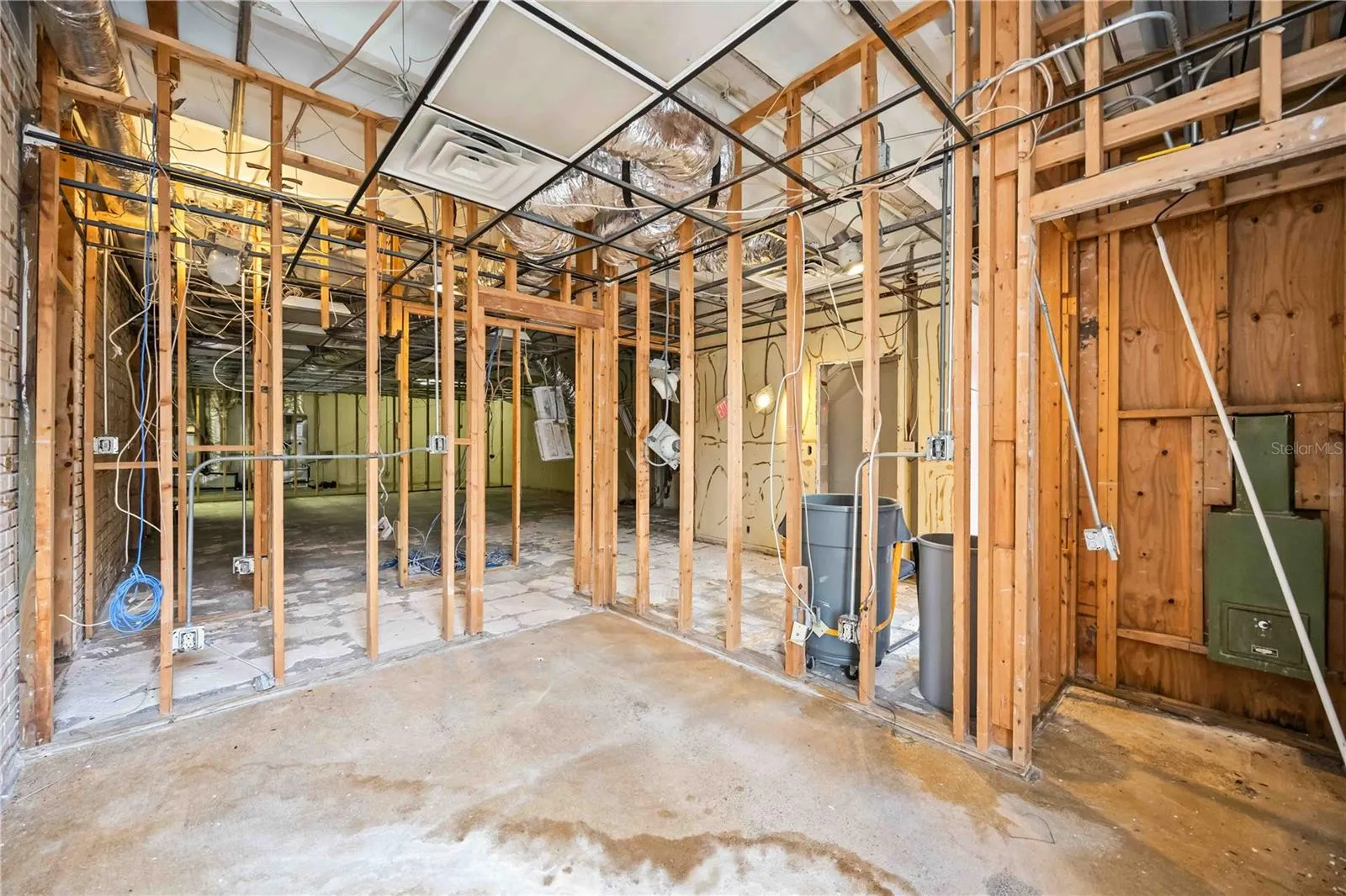 214 MIAMI AVE E