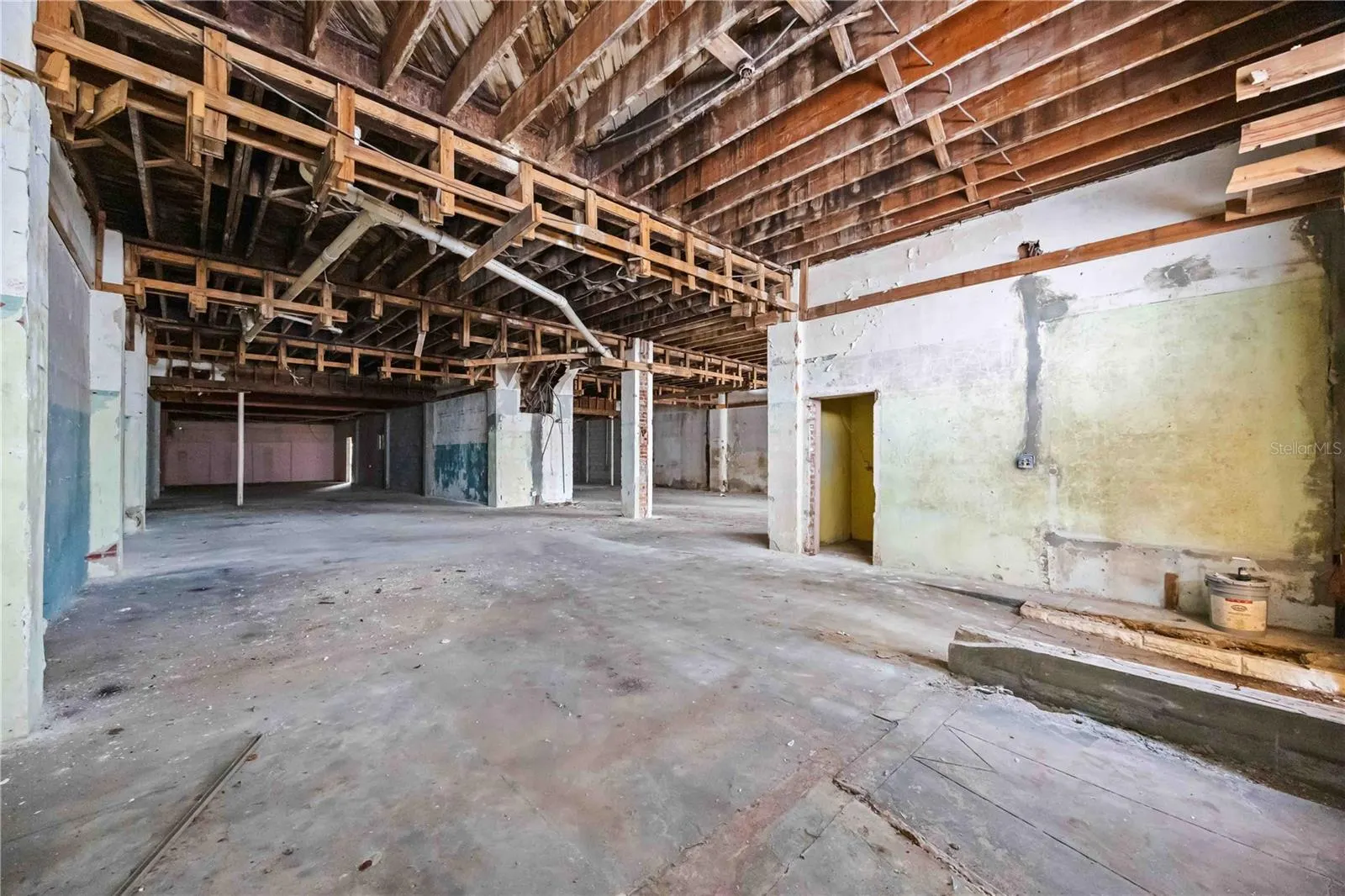 214 MIAMI AVE E
