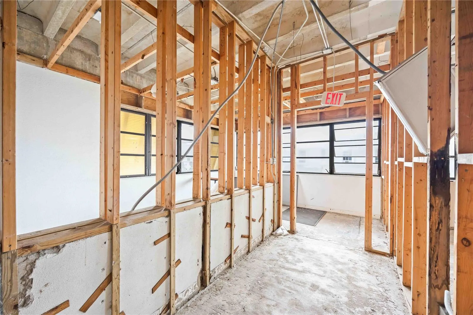 214 MIAMI AVE E
