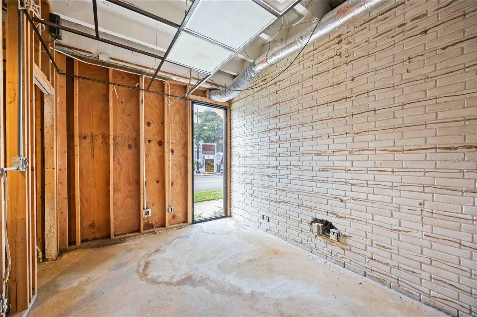 214 MIAMI AVE E