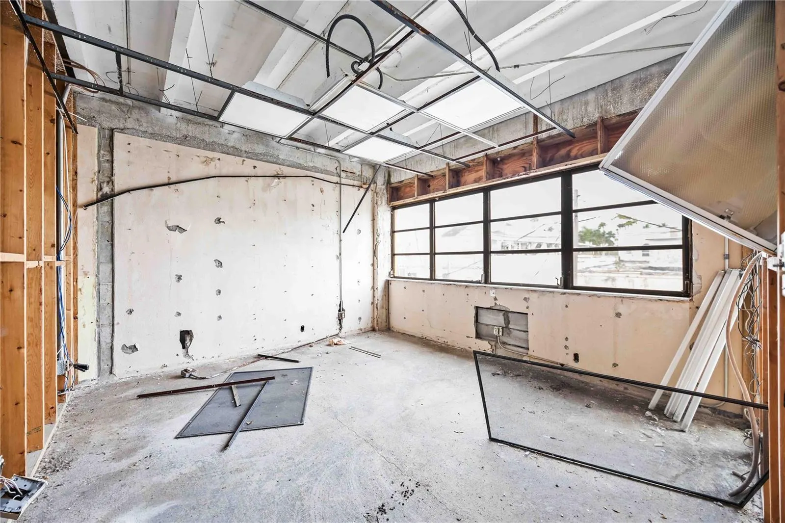 214 MIAMI AVE E