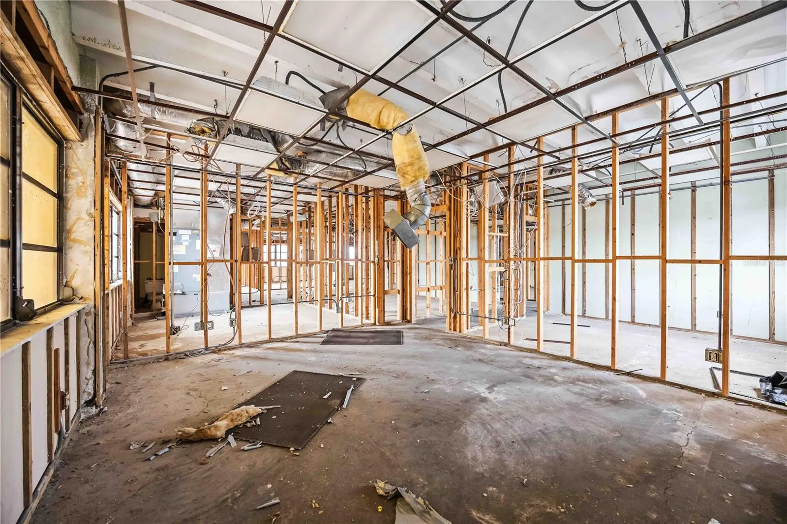 214 MIAMI AVE E