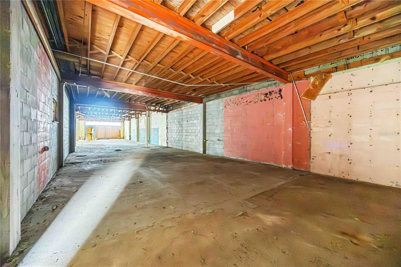 219 W VENICE AVE