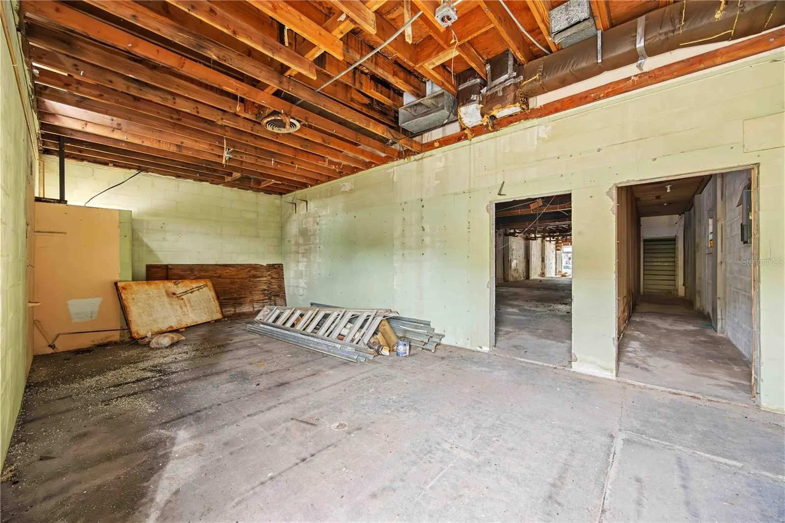 219 W VENICE AVE