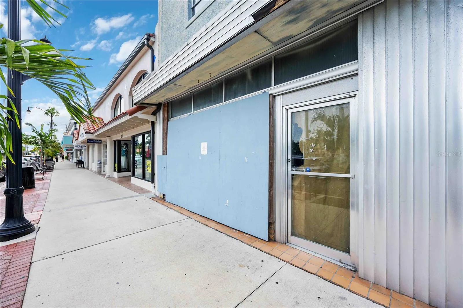219 W VENICE AVE