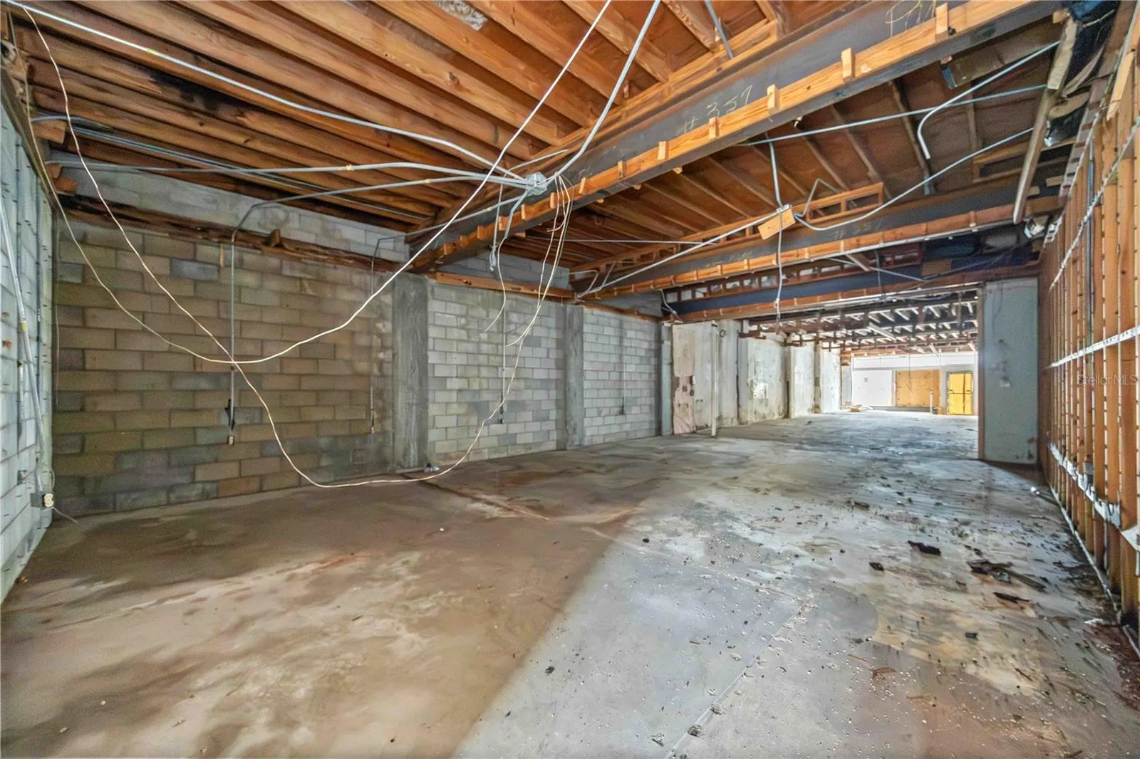219 W VENICE AVE