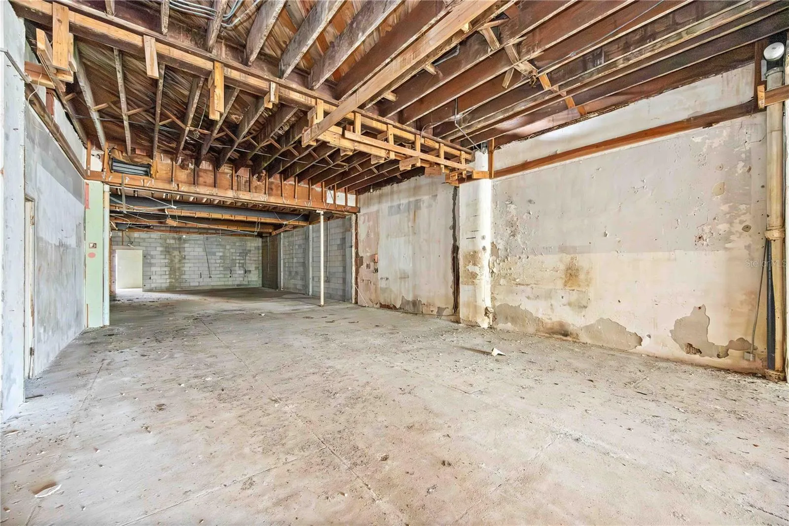 219 W VENICE AVE