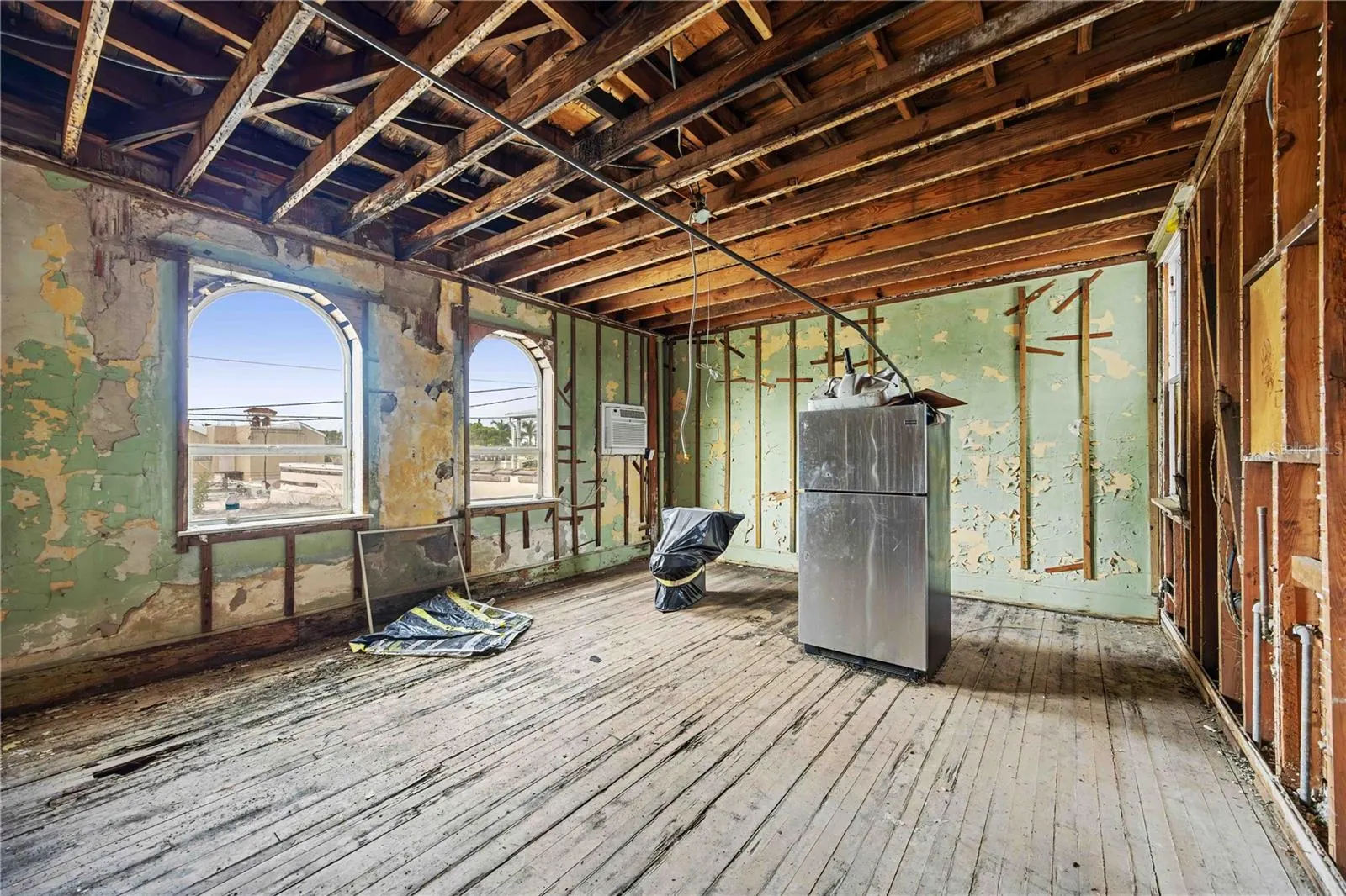 219 W VENICE AVE