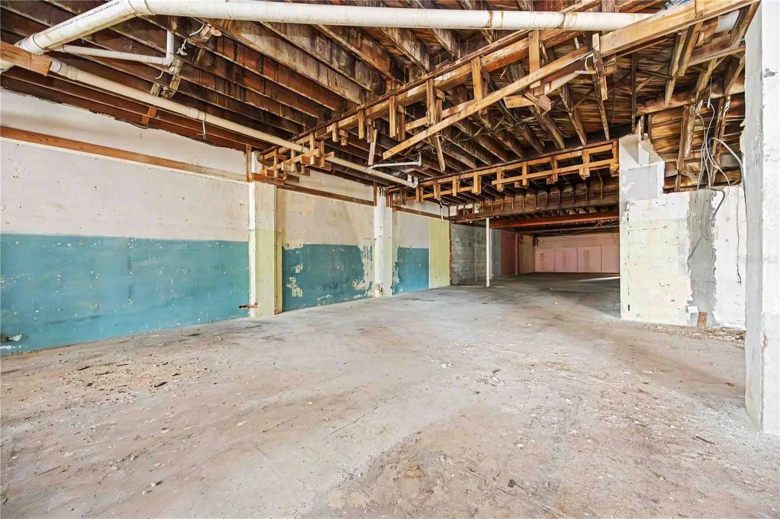 219 W VENICE AVE