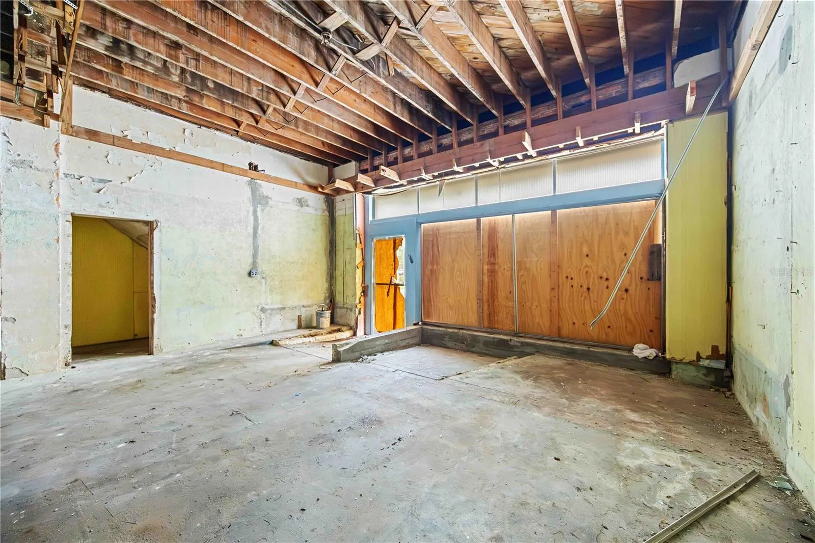 219 W VENICE AVE