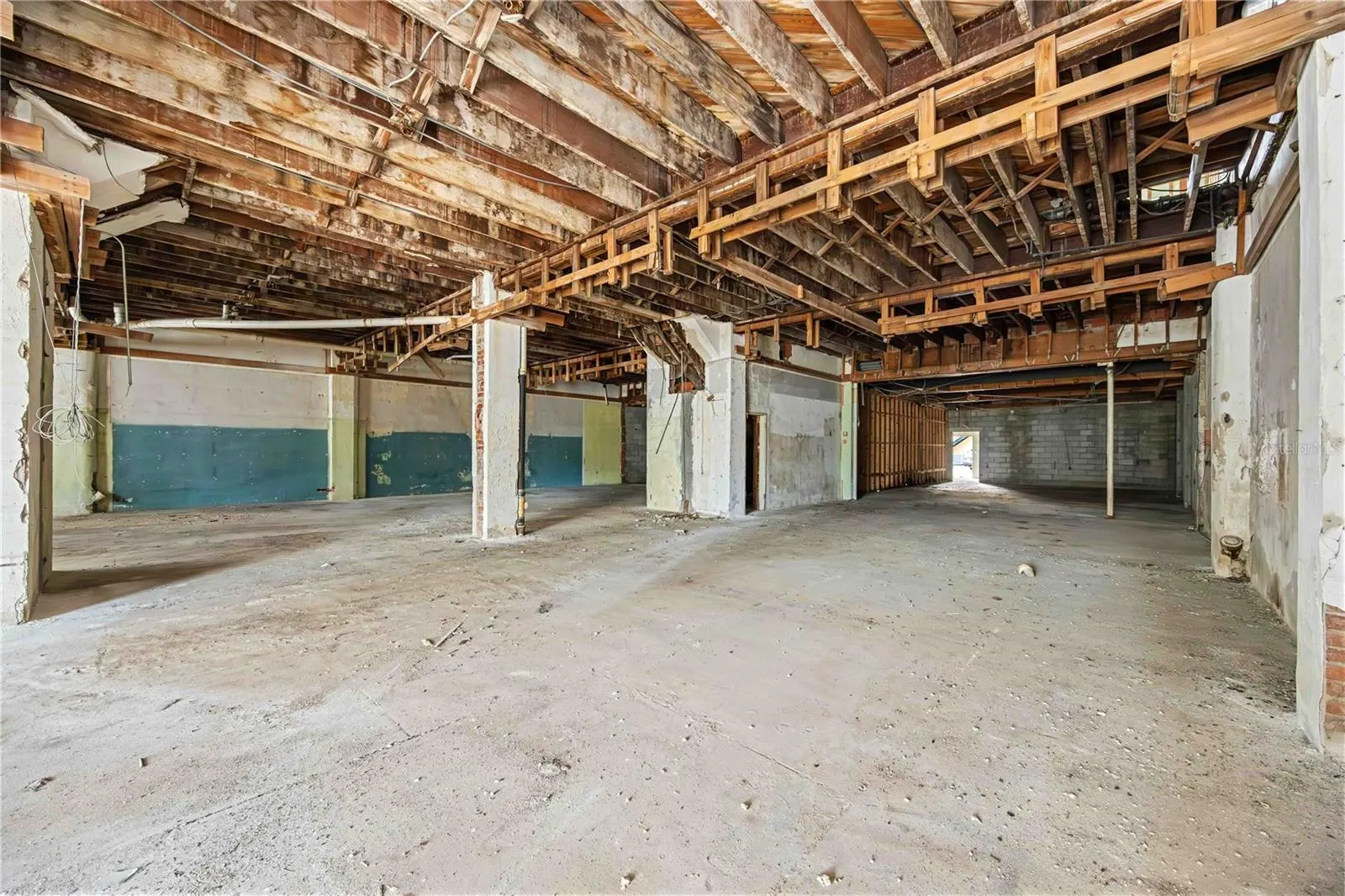 219 W VENICE AVE