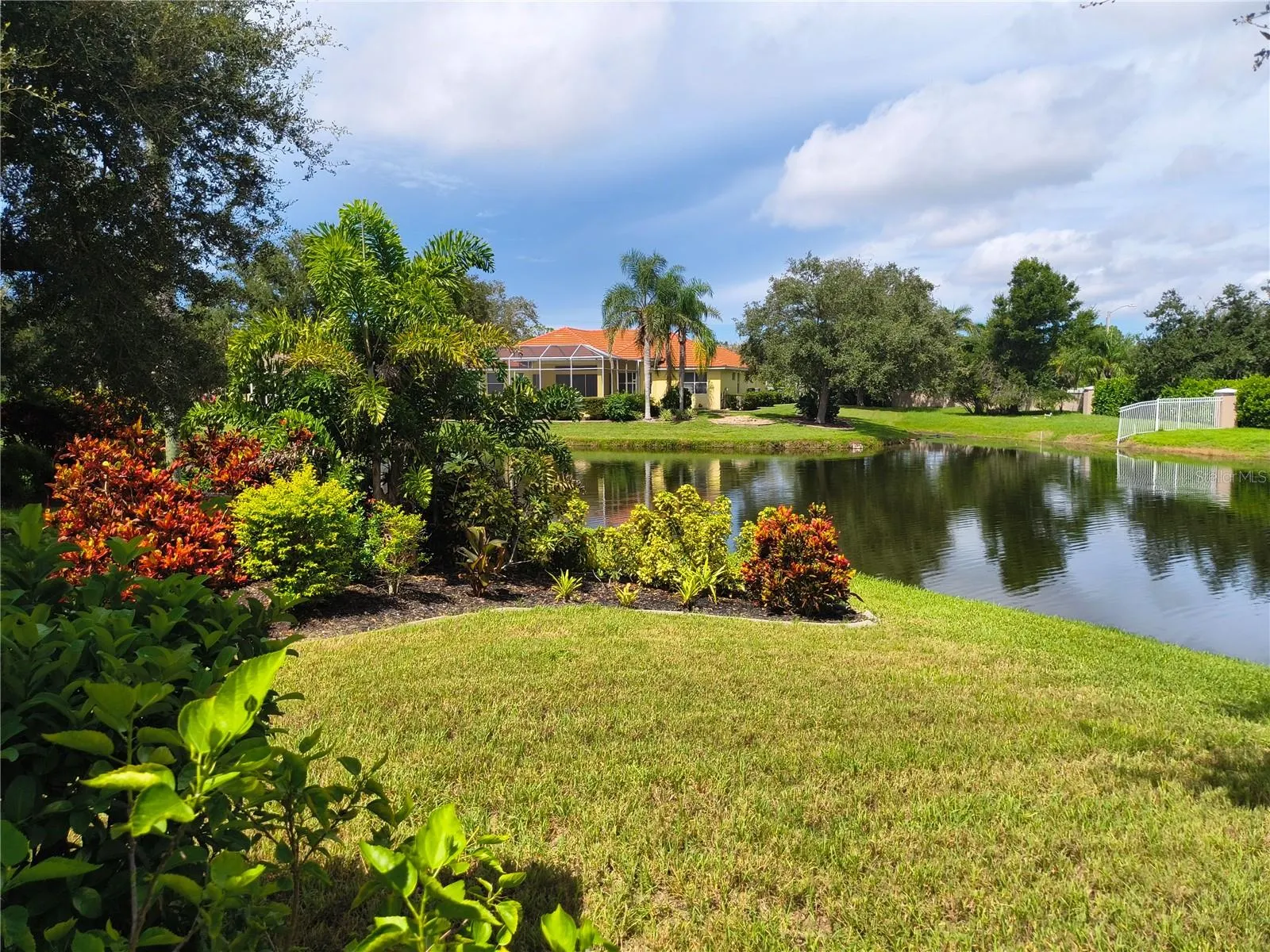 214 LAKE VICTORIA CT