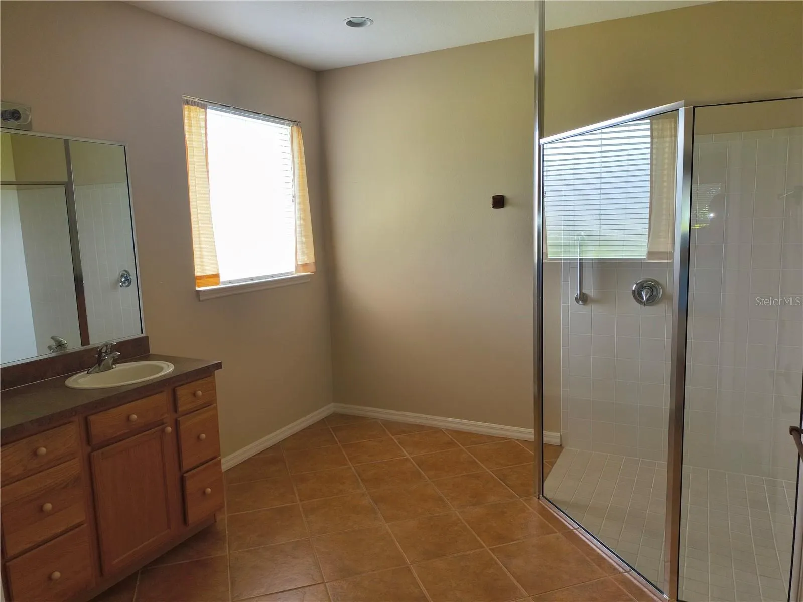 214 LAKE VICTORIA CT