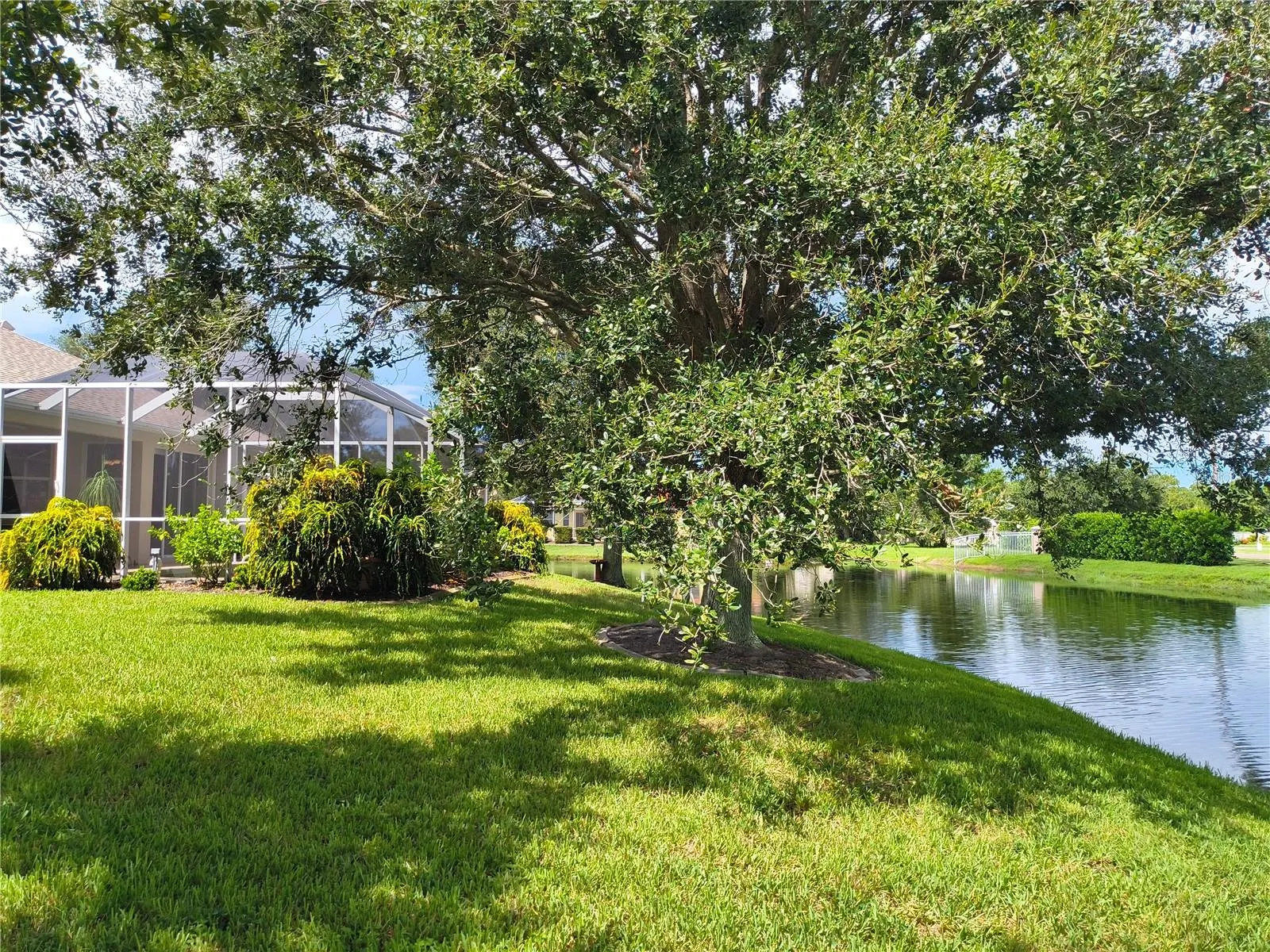 214 LAKE VICTORIA CT