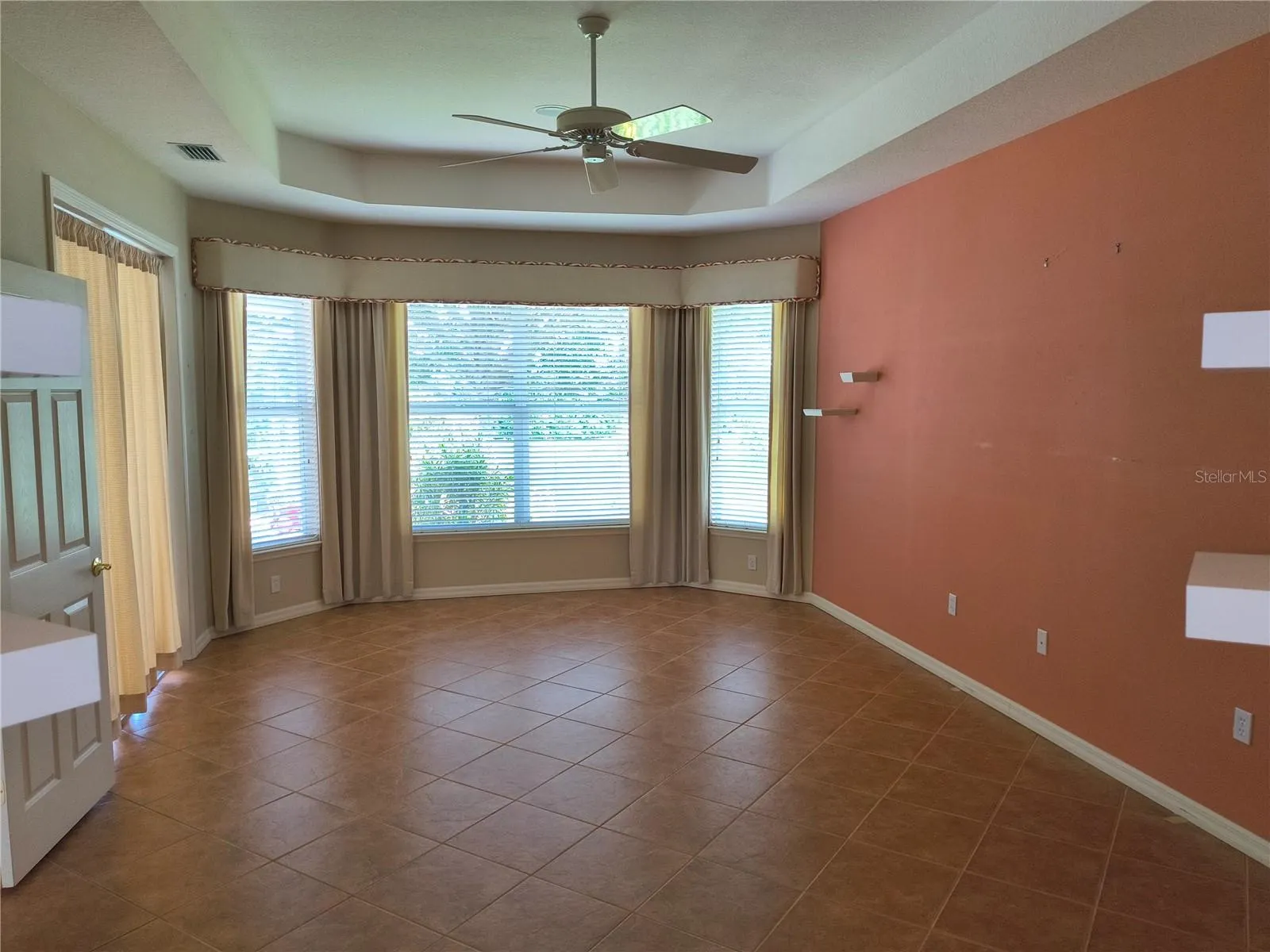 214 LAKE VICTORIA CT