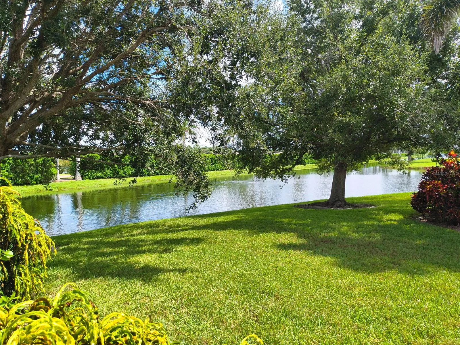 214 LAKE VICTORIA CT