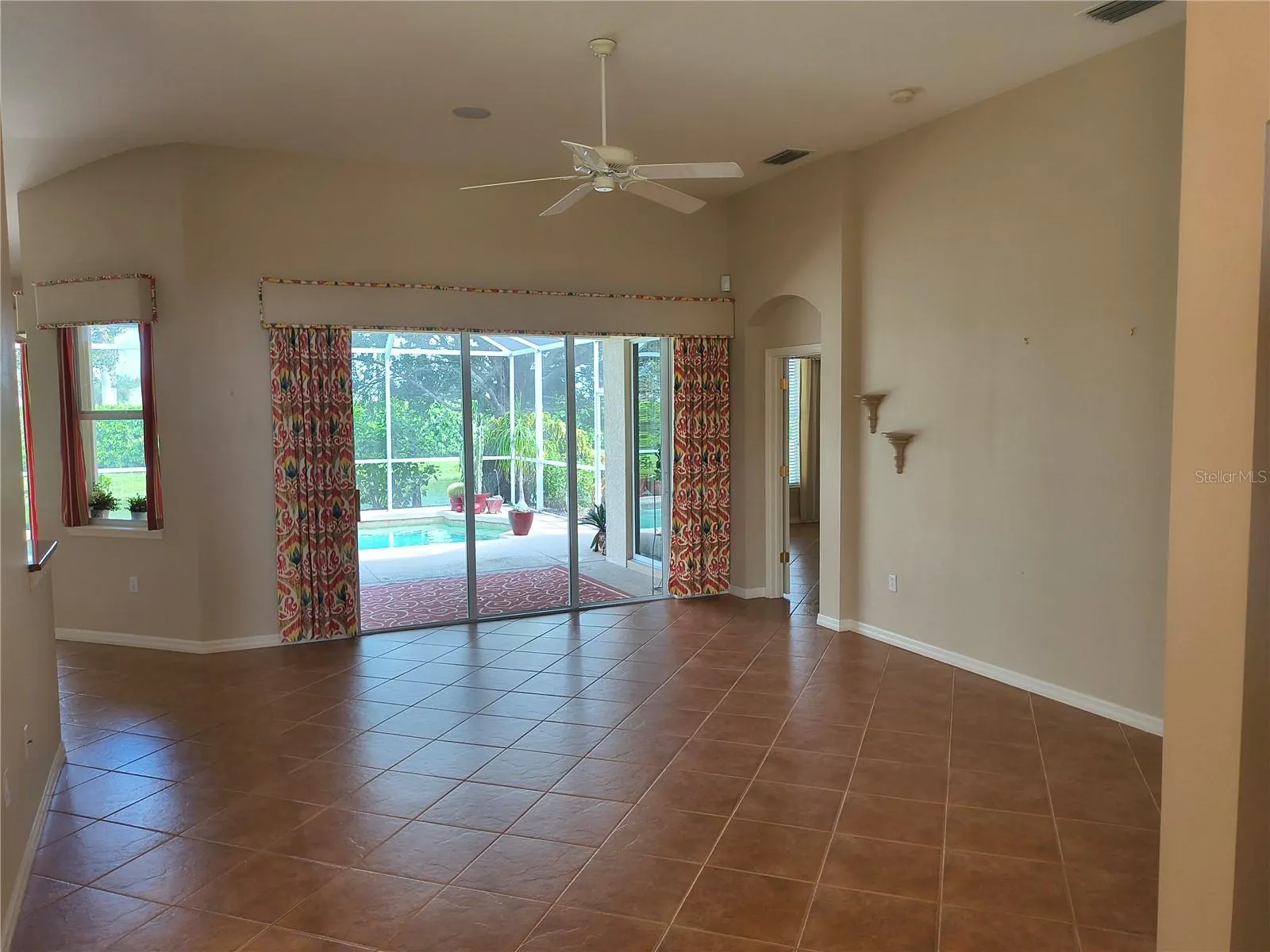 214 LAKE VICTORIA CT
