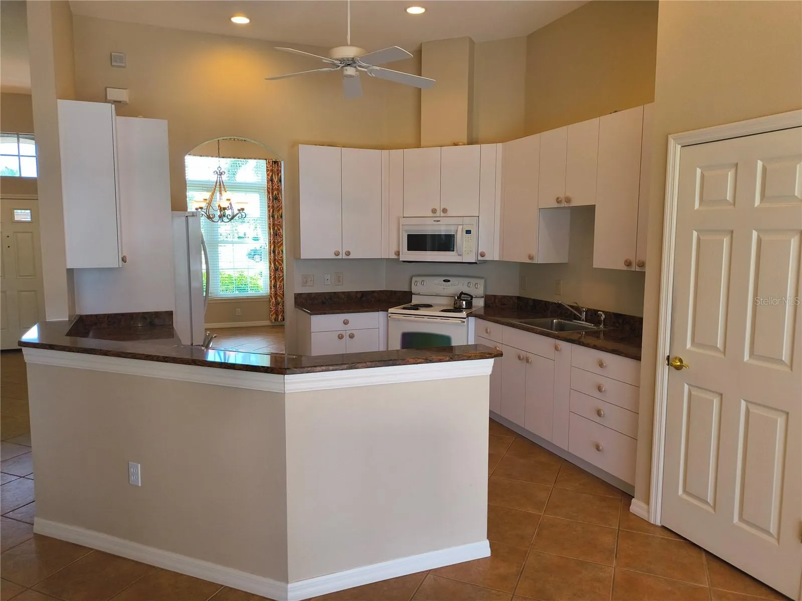 214 LAKE VICTORIA CT