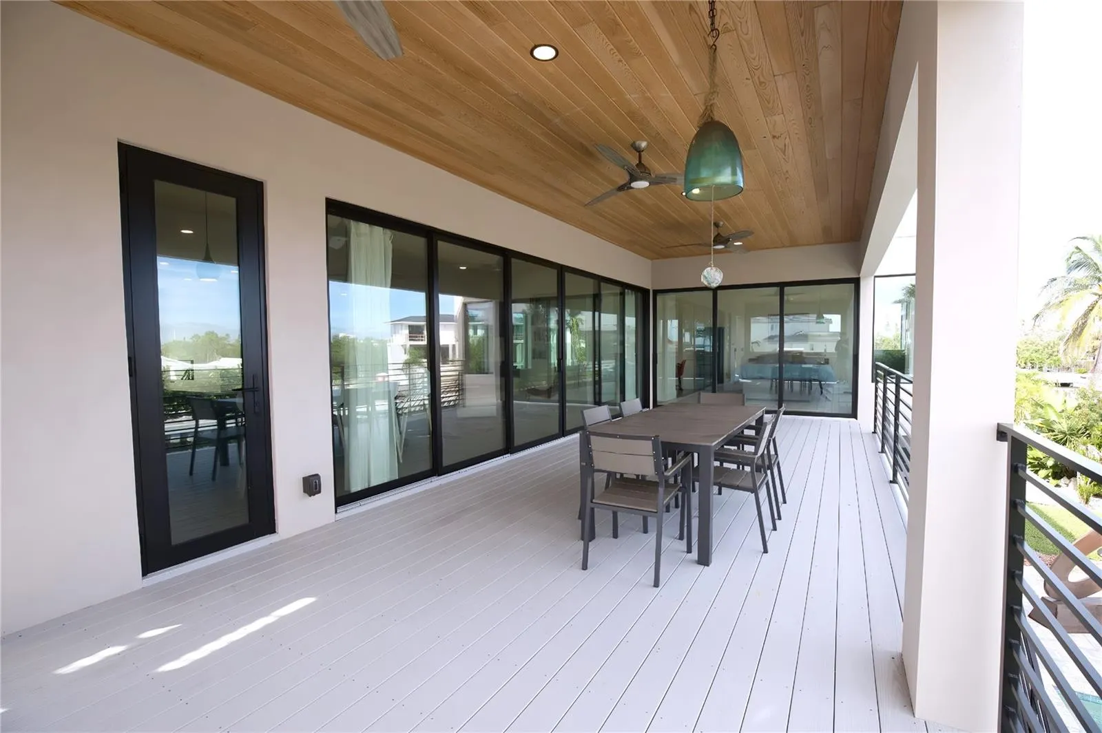 569 ROUNTREE DR