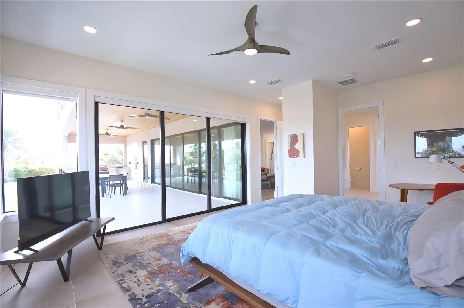 569 ROUNTREE DR