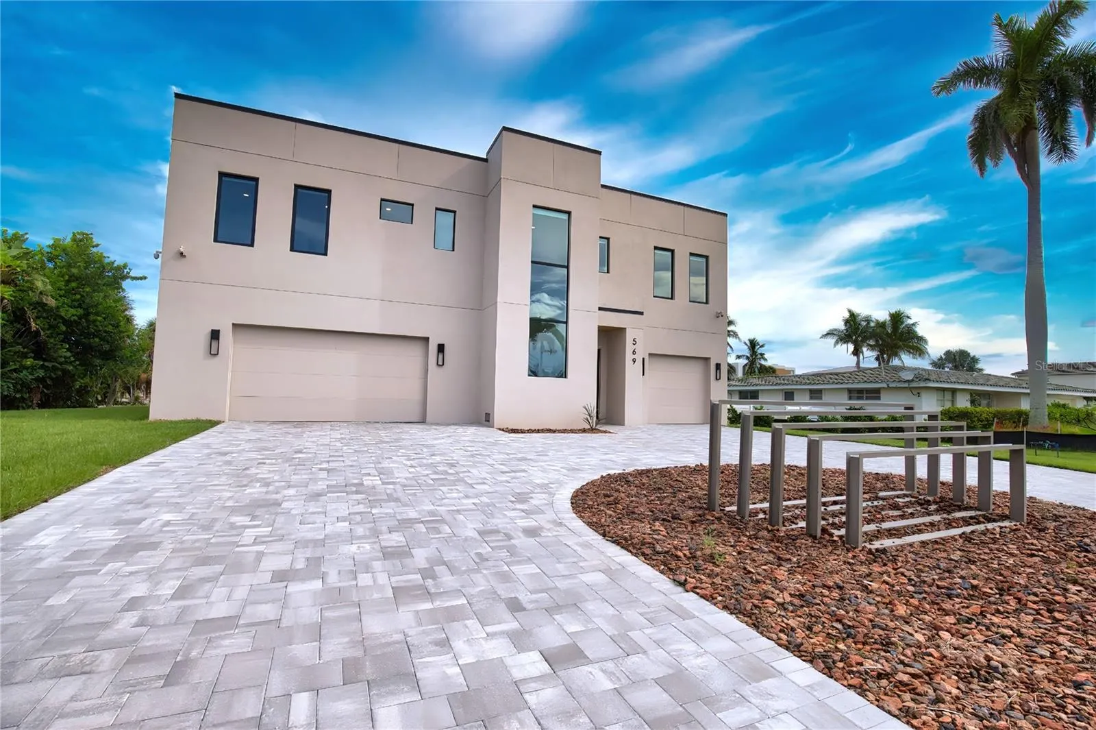 569 ROUNTREE DR