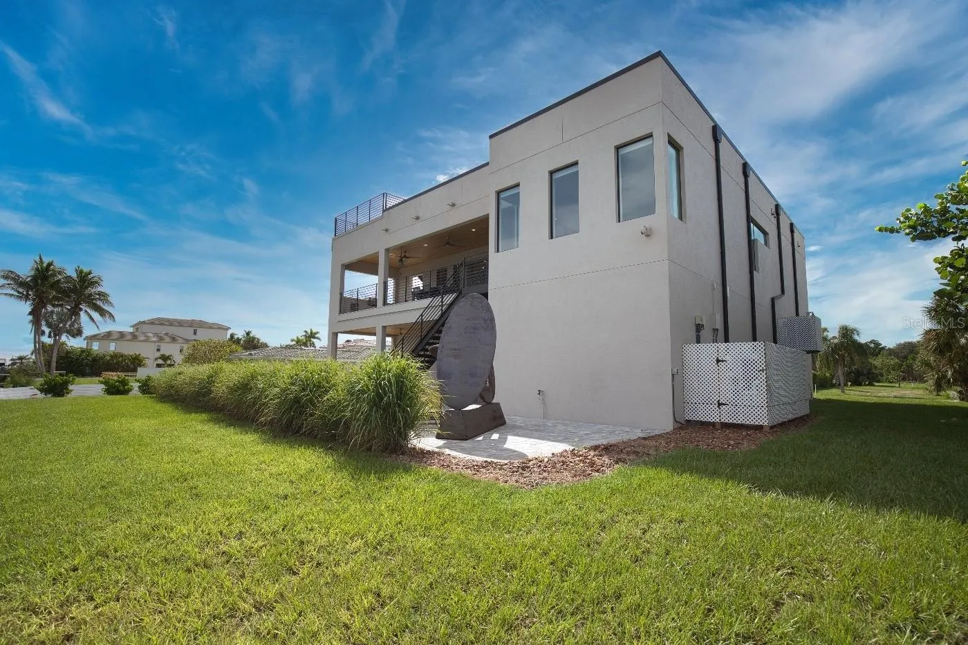 569 ROUNTREE DR