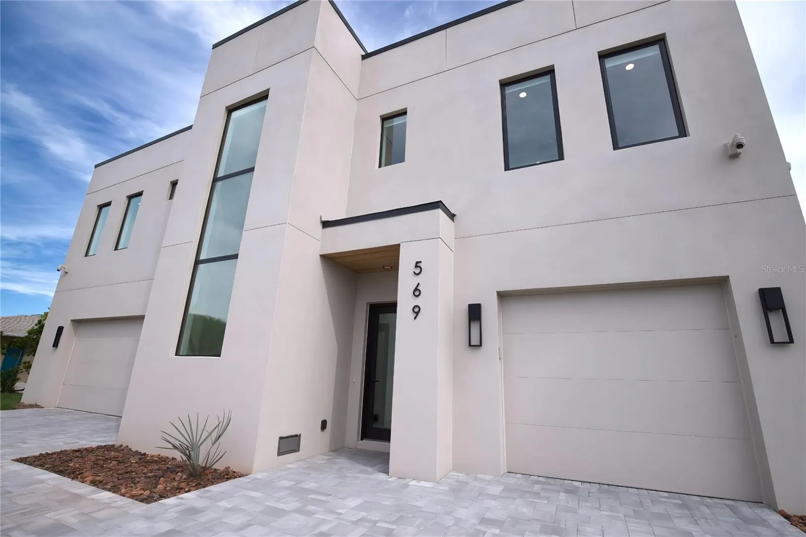 569 ROUNTREE DR