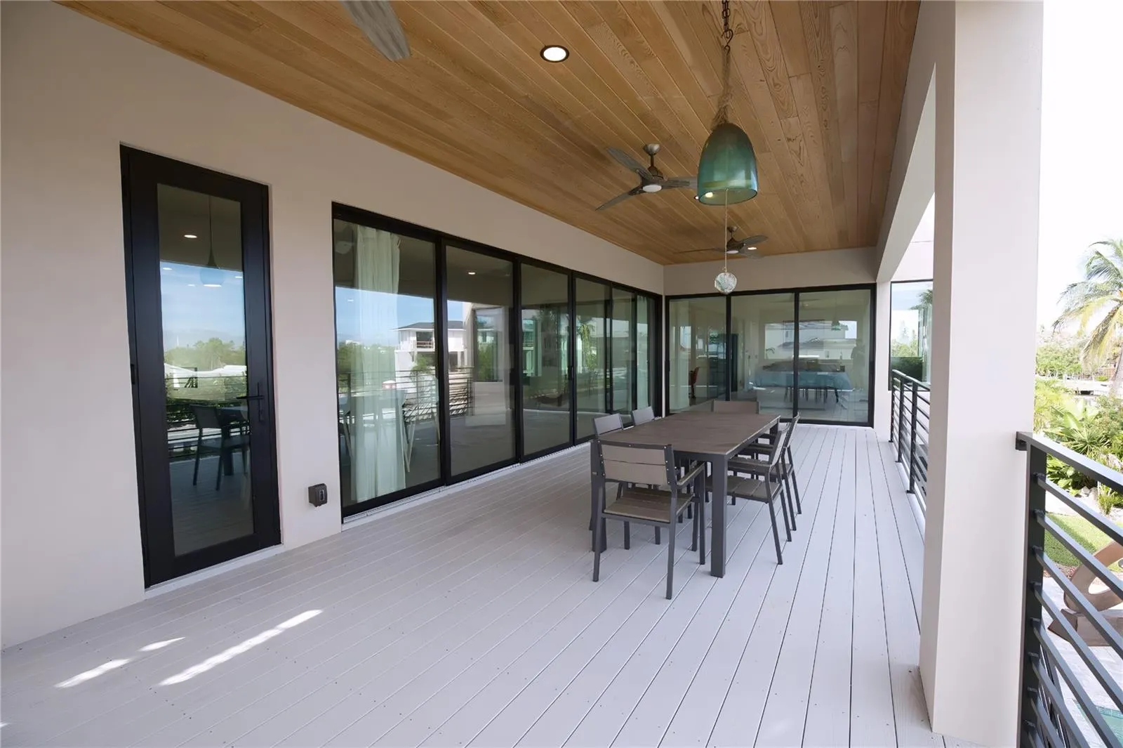 569 ROUNTREE DR