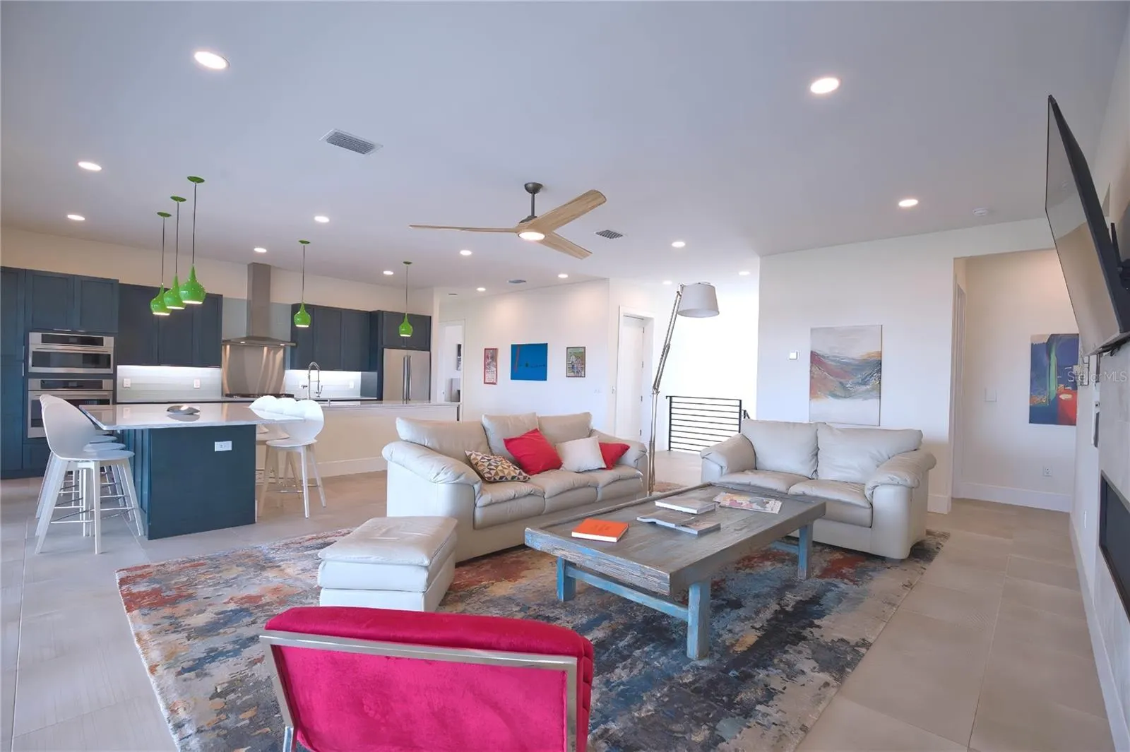 569 ROUNTREE DR