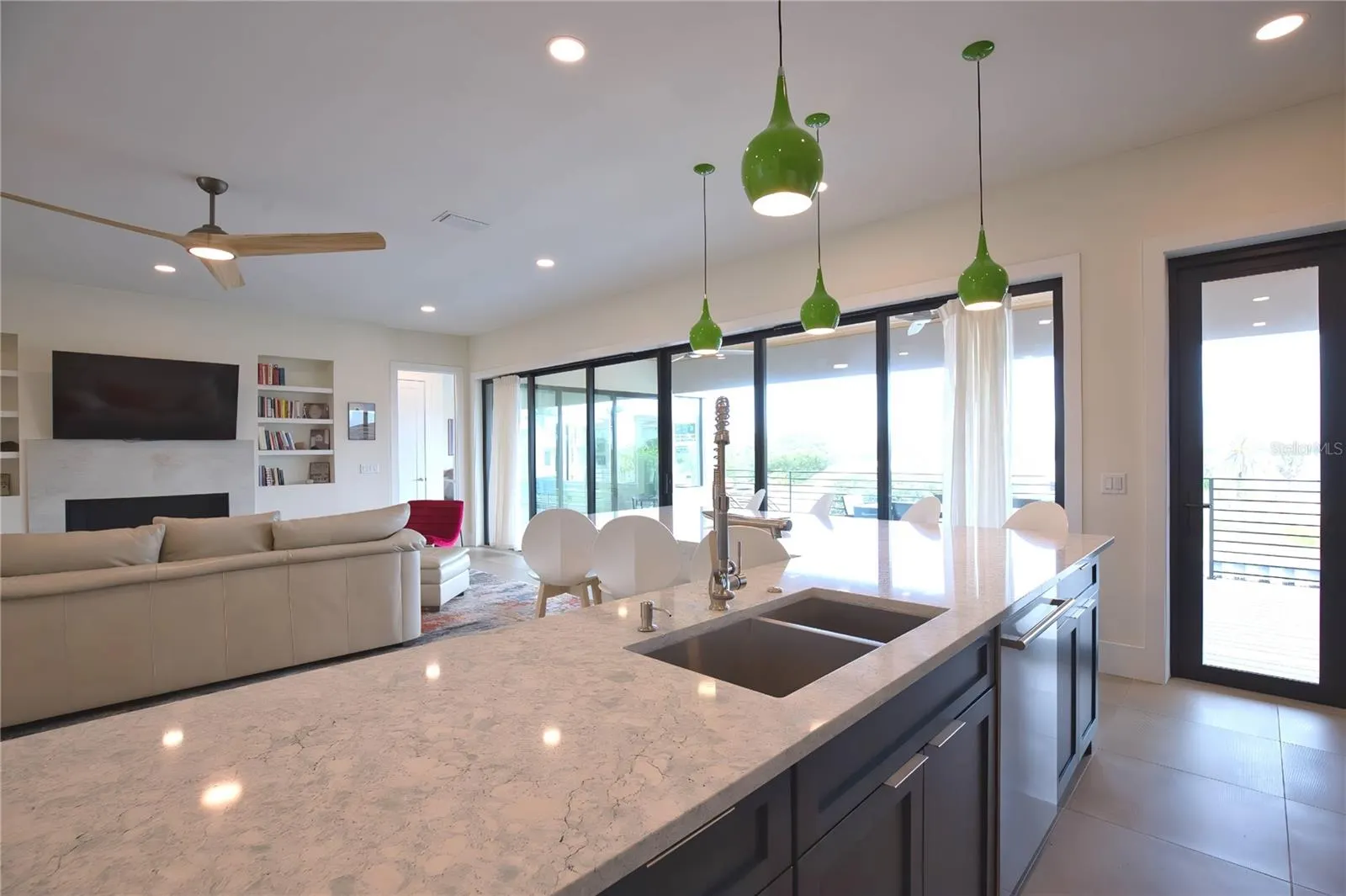 569 ROUNTREE DR