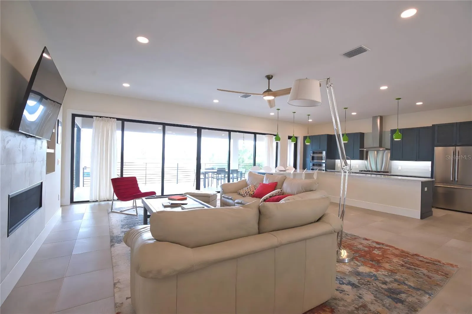 569 ROUNTREE DR
