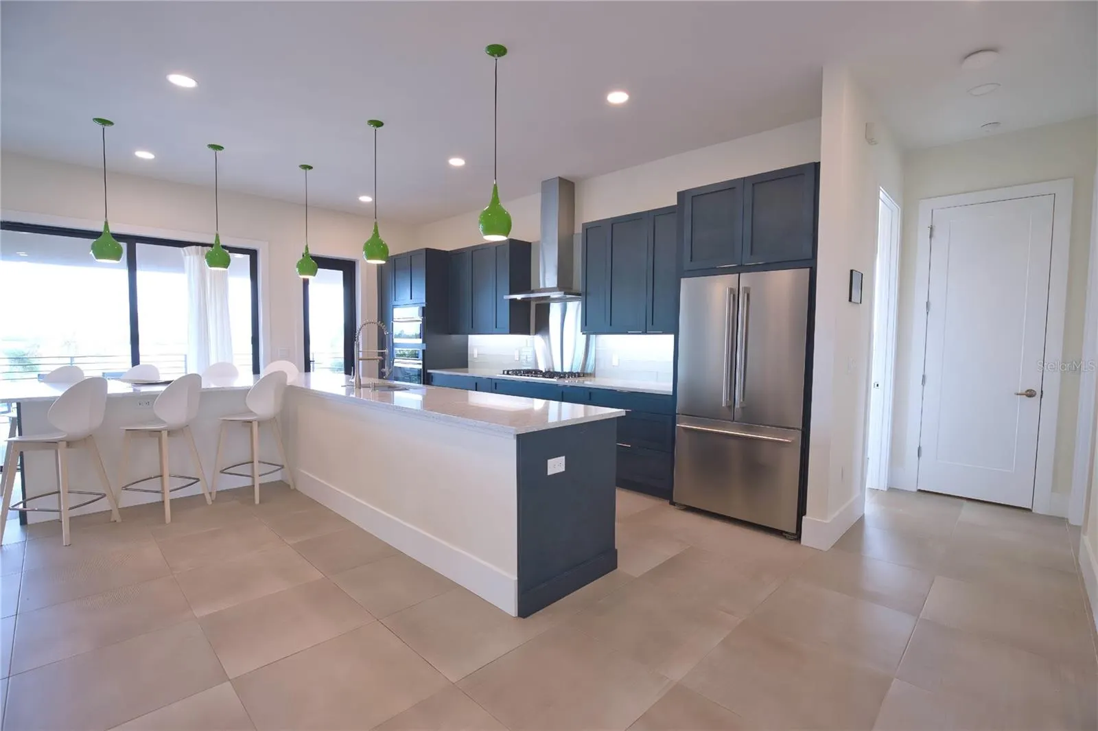 569 ROUNTREE DR
