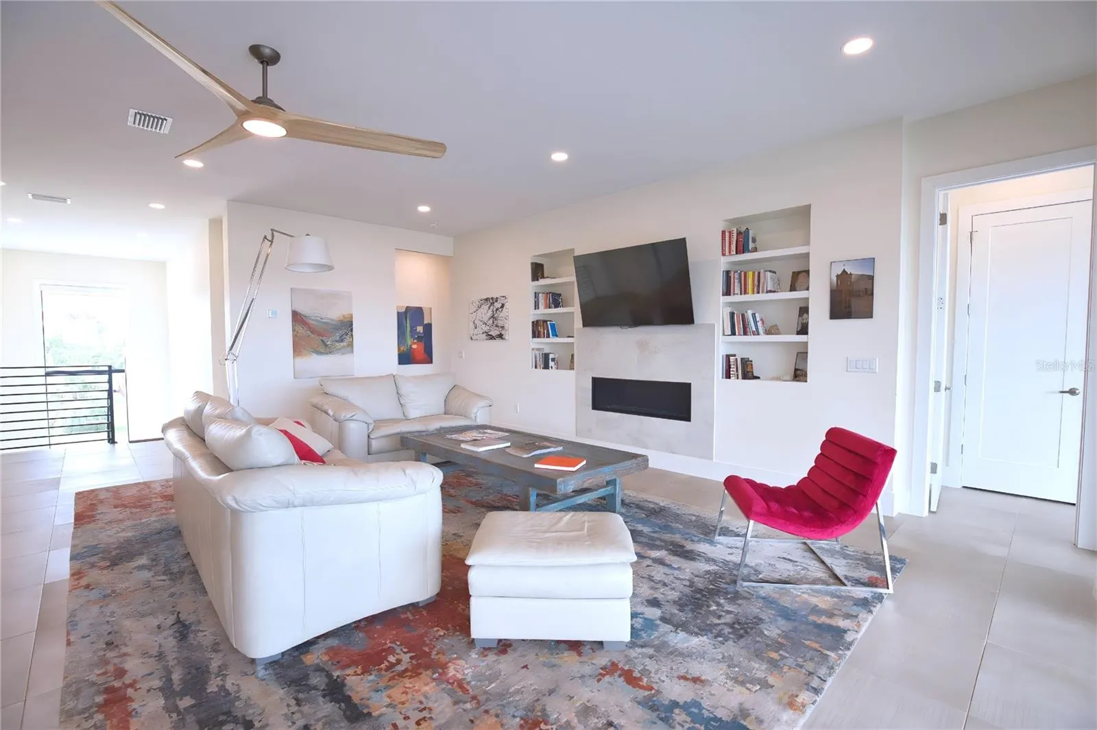 569 ROUNTREE DR
