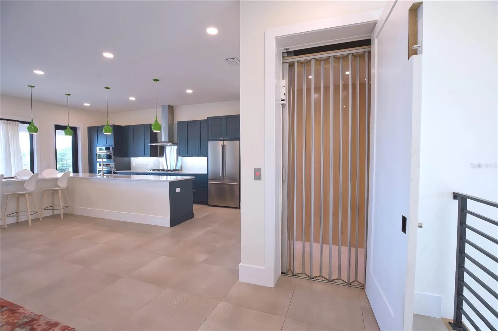 569 ROUNTREE DR