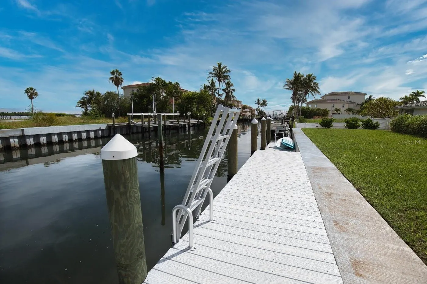569 ROUNTREE DR