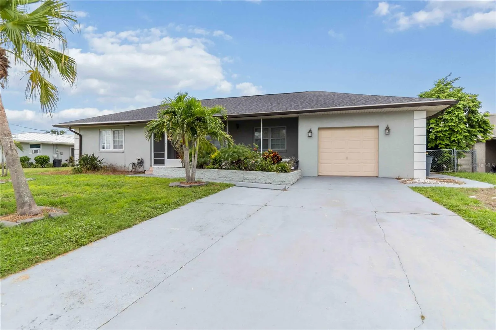 312 E TARPON BLVD NW